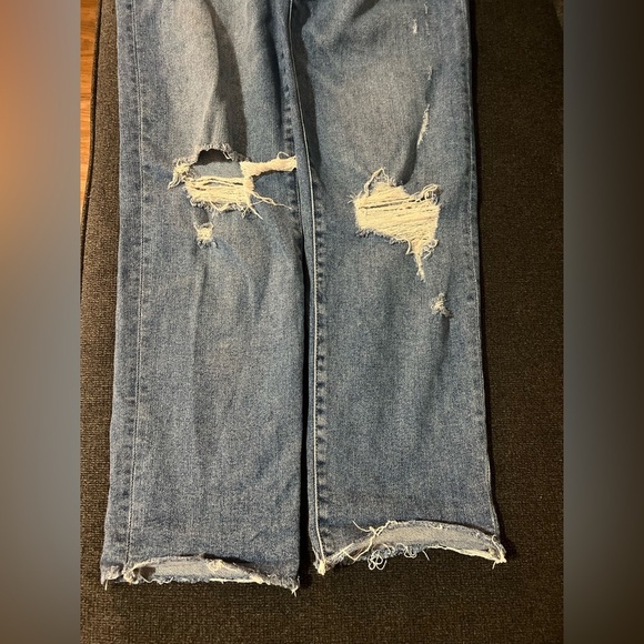 Carly Jean Chrissy Boyfriend Jeans Sz 7 Medium Wash Distressed Cuffed relaxed - Picture 13 of 13